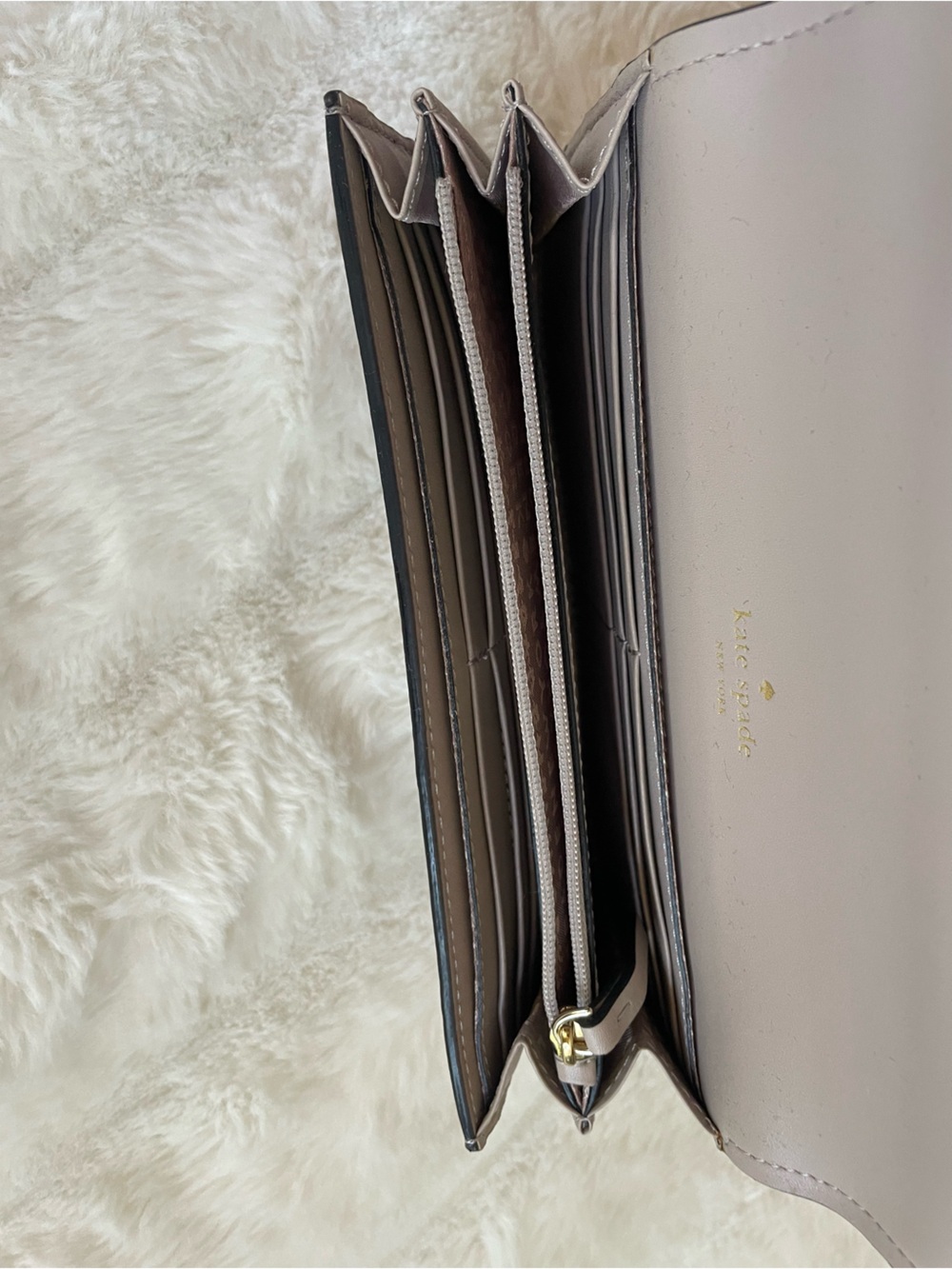 Kate Spade Wallet. - Picture 6 of 10